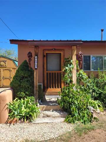 417 Los Pandos, Taos, NM 87571