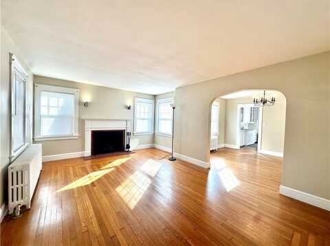 25 Boulevard, Middletown, RI 02842