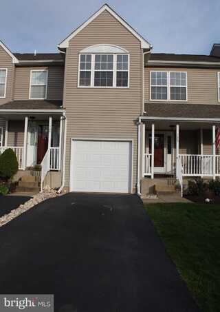 125 BLACKFRIARS CIRCLE, DOYLESTOWN, PA 18901