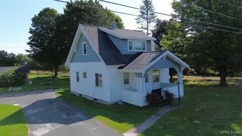 1724N M94, Manistique, MI 49854