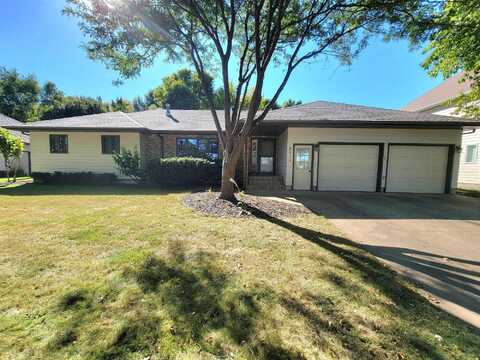 2614 Bobbie Drive, Aberdeen, SD 57401