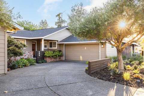 712 Bianca Lane, Healdsburg, CA 95448