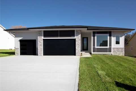 2925 NE Brentwood Circle, Grimes, IA 50111