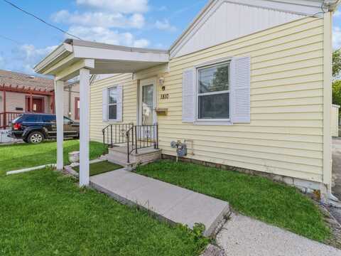 1810 E 24th Street, Des Moines, IA 50317