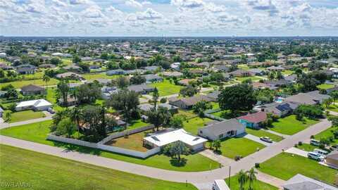 137 SE Santa Barbara Place, Cape Coral, FL 33990