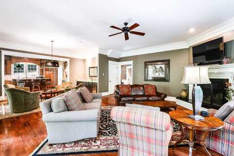 33 DONALD ROSS TRL, HOT SPRINGS, VA 24445