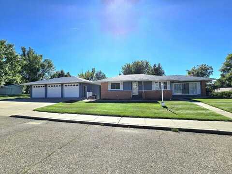 237 Glenwood Ave, Glendive, MT 59330