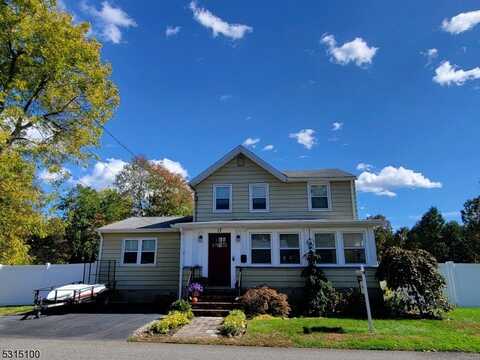 17 Locust St, Wanaque, NJ 07420