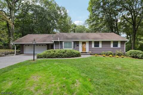 138 Dogwood Dr, Oakland, NJ 07436