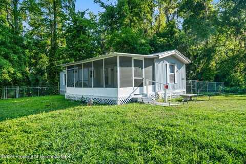 1940 CR 428, Lake Panasoffkee, FL 33538