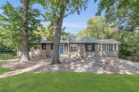 5900 NW Redhaw Lane, Platte Woods, MO 64151