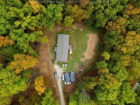 10 Beechie Fork Road, Alum Creek, WV 25003