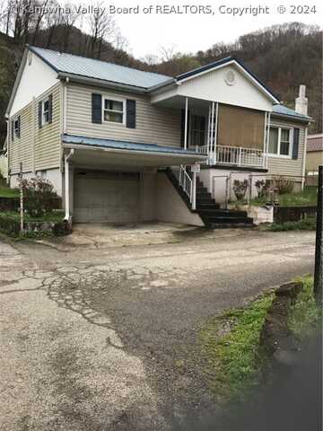 180 Virginia Avenue, Smithers, WV 25186