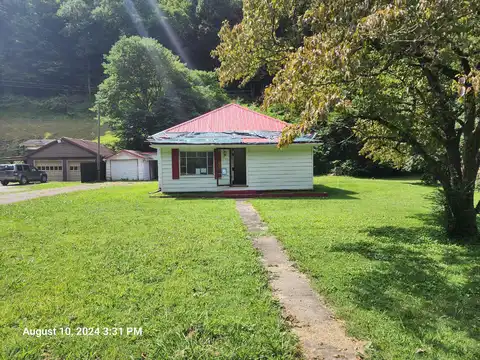 8226 STATE HWY 1056, Mc Carr, KY 41544