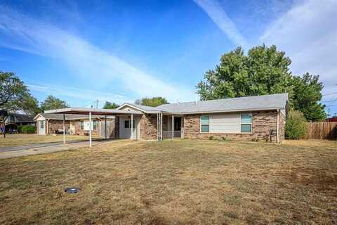 207 Deer Dr, Cache, OK 73527