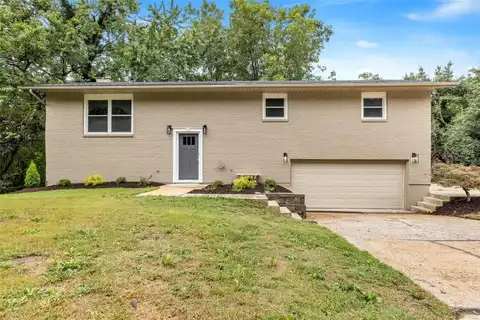 215 Woodridge Court, Collinsville, IL 62234