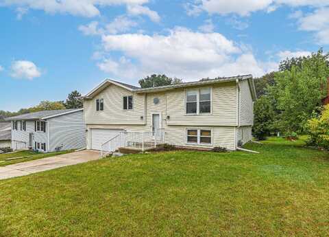 820 Squire Ln, West Bend, WI 53090