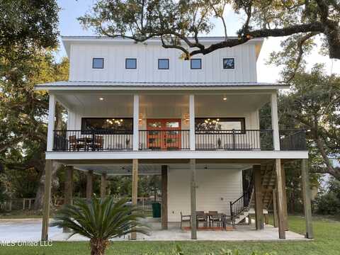 218 Thomas Street, Bay Saint Louis, MS 39520