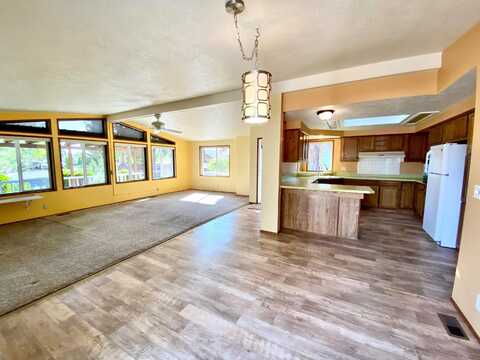 63737 cascade village Drive, Bend, OR 97701