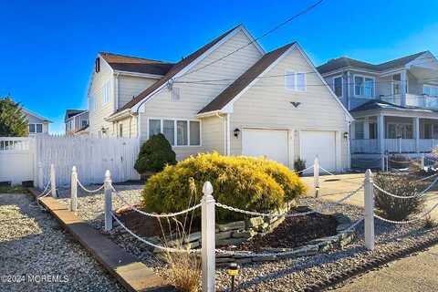 82 Pershing Boulevard, Lavallette, NJ 08735