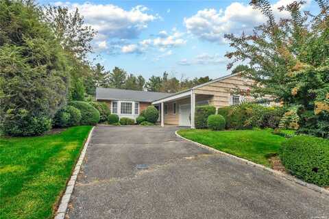 29 Joyce Lane, Woodbury, NY 11797