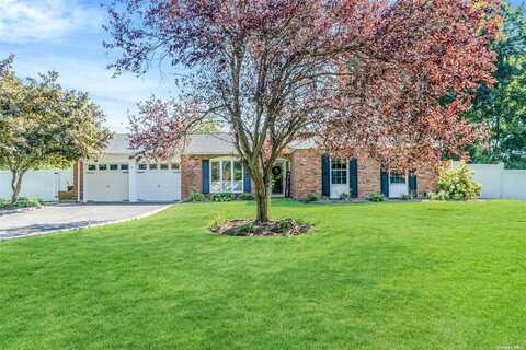 9 Sevilla Walk, Mount Sinai, NY 11766