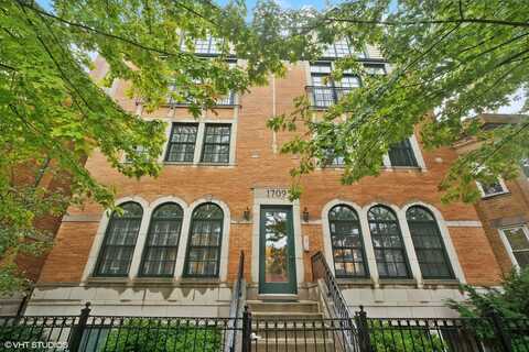 1709 W Foster Avenue, Chicago, IL 60640