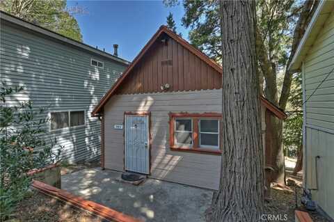 745 N Village Lane, Crestline, CA 92325