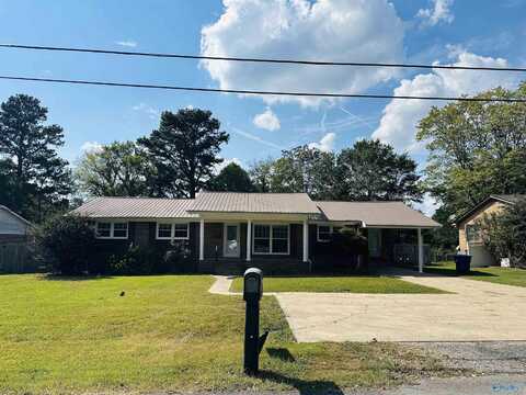 1019 9th Street NW, Arab, AL 35016