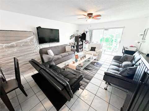 Layne, HALLANDALE BEACH, FL 33009