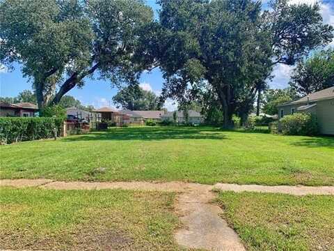 162 DESTREHAN Drive, Destrehan, LA 70047