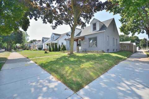 Pine, MILWAUKEE, WI 53207