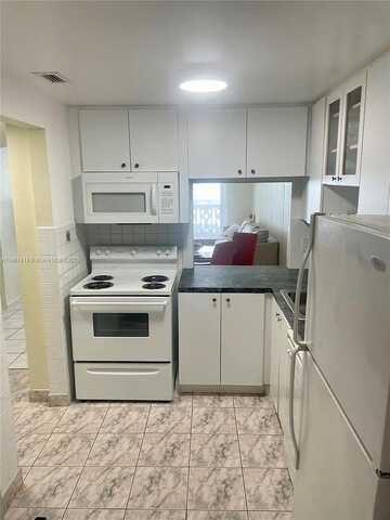 Ocean, HALLANDALE BEACH, FL 33009