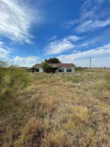 818 E Railroad Avenue, Electra, TX 76360