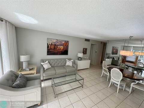 14Th, HALLANDALE BEACH, FL 33009