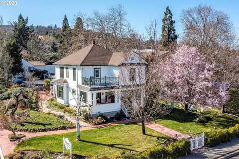Main, ASHLAND, OR 97520
