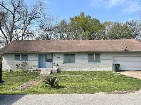 6Th, BEAUMONT, TX 77701