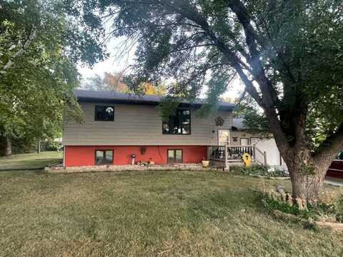 420 E 8th St, Corsica, SD 57328