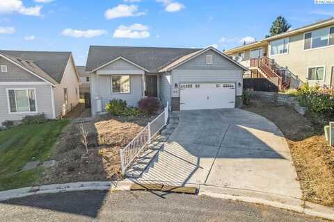 216 N 78th Avenue, Yakima, WA 98908