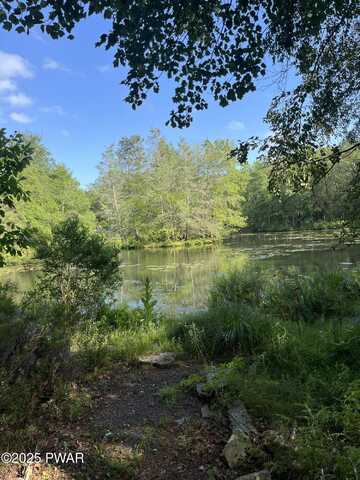 105 Tupelo Drive, Lords Valley, PA 18428