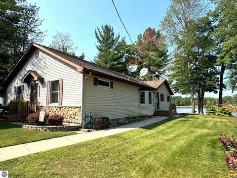 4983 Rudy Drive, Gladwin, MI 48624