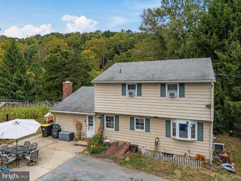 90 WOODSIDE LANE, BOYERTOWN, PA 19512