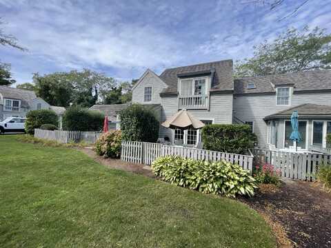 4 Colemans Way, Mashpee, MA 02649