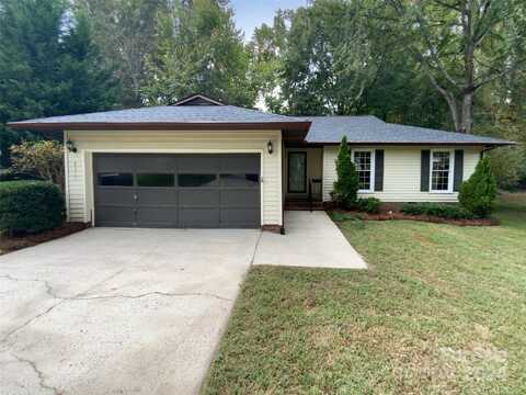 8313 Golf Ridge Drive, Charlotte, NC 28277