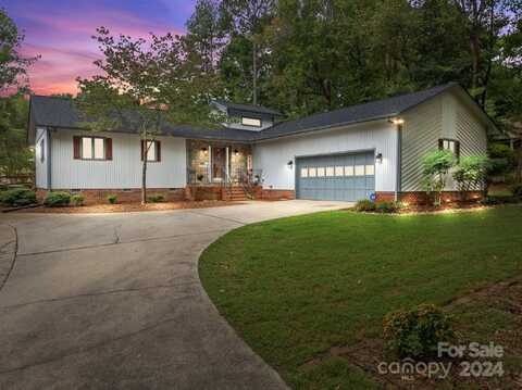 8092 Golf Course Drive N, Denver, NC 28037