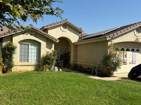 1089 Tuolumne St, Parlier, CA 93648