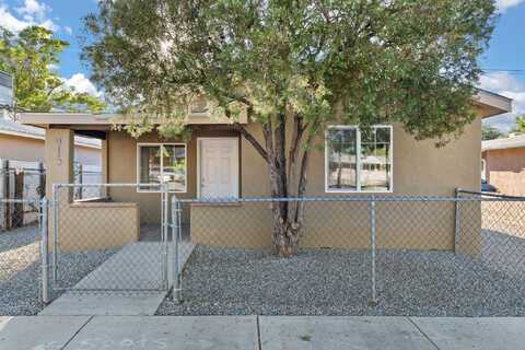 915 7TH Street SW, Albuquerque, NM 87102