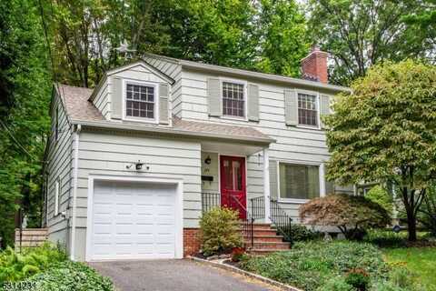 139 Beekman Rd, Summit, NJ 07901