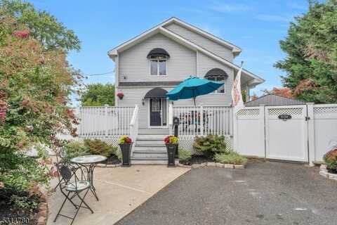 70 Coger St, Saddle Brook, NJ 07663