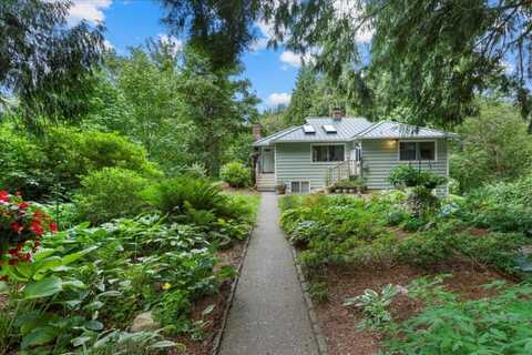 12031 Dave Rd, Redmond, WA 98052